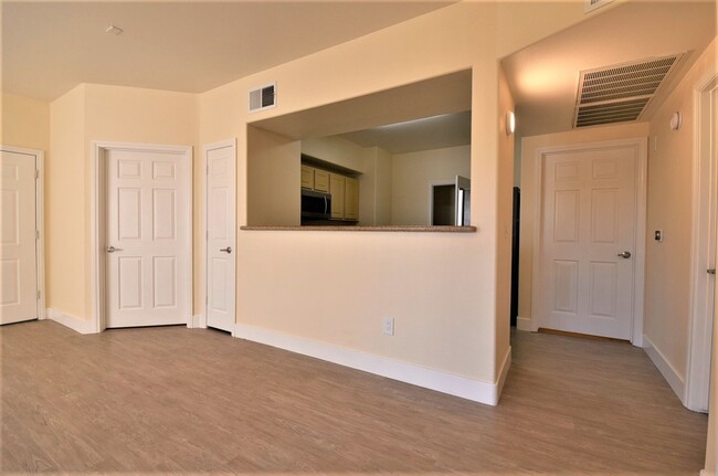 Building Photo - Lovely 1st Floor, 2 Bed 2 Bath At Coronado...