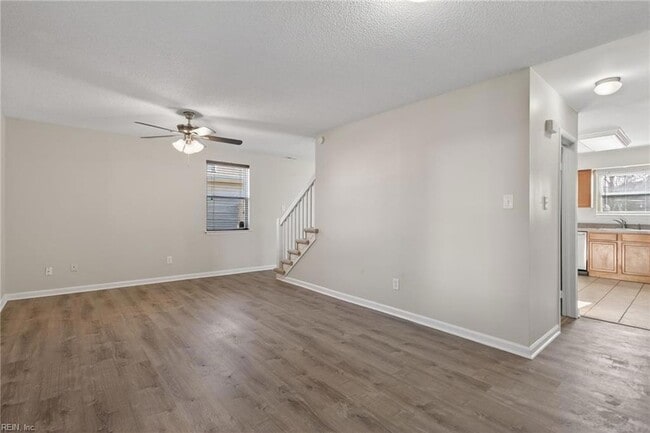 Building Photo - 3209 Barrington Dr