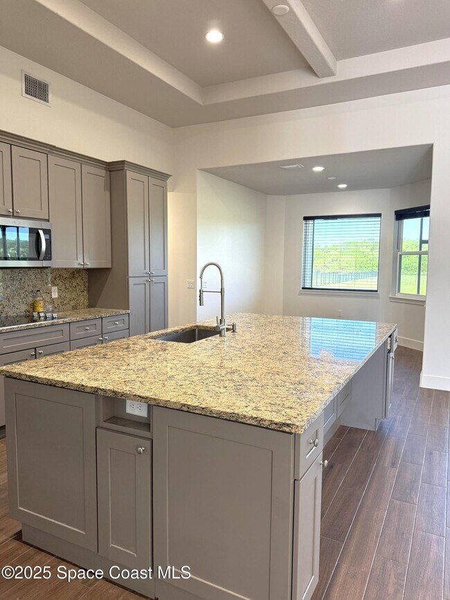 Building Photo - 7258 Preserve Pointe Dr