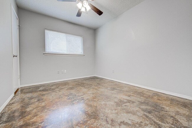 Building Photo - 12925 Covington Trail