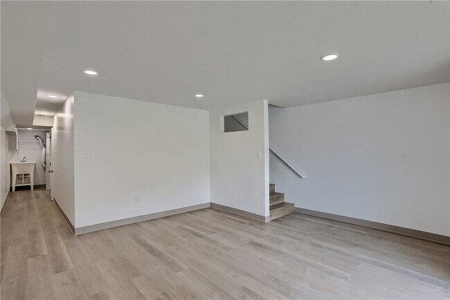 Building Photo - 153 Kathleen Dr