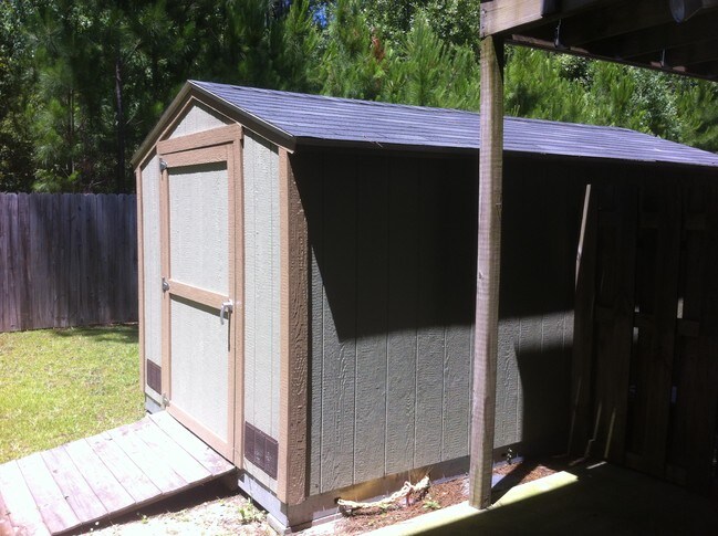extra storage - 6220 W Desoto St