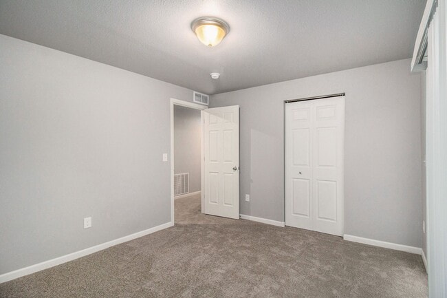 Building Photo - Comfortable and inviting space for you and...