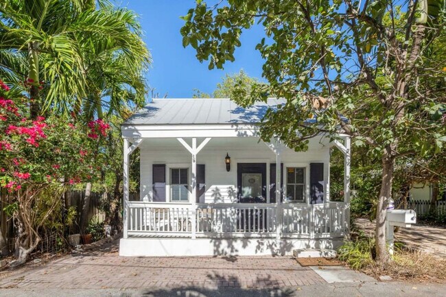 Building Photo - 817 Terry Ln