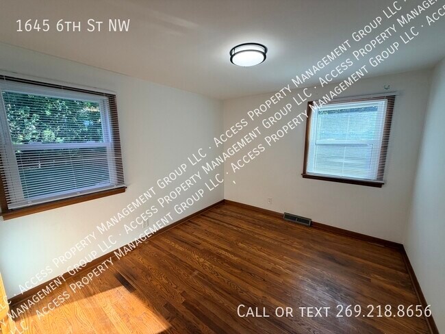 Building Photo - 1645 6th St NW