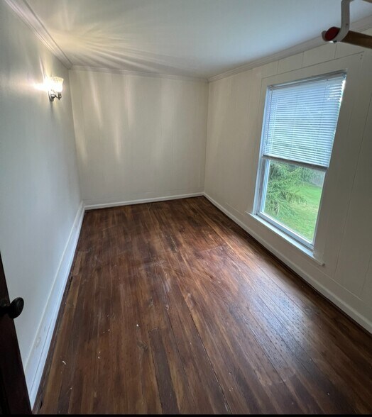 3rd bedroom perfect for child's room, office or walk-in closet - 14 Liberty St
