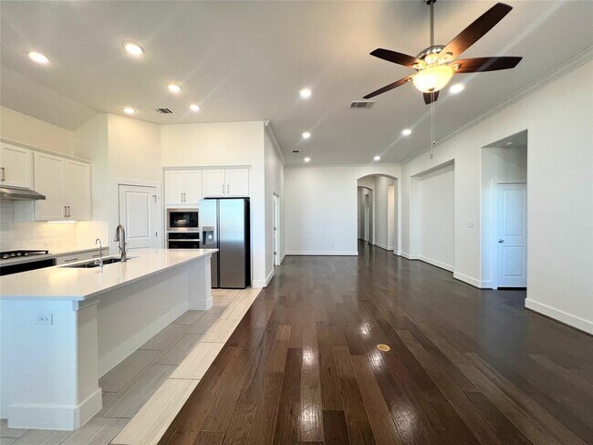 Building Photo - 6124 Teodoro Bend