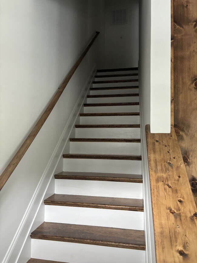 Building Photo - 110 Aaron Pl