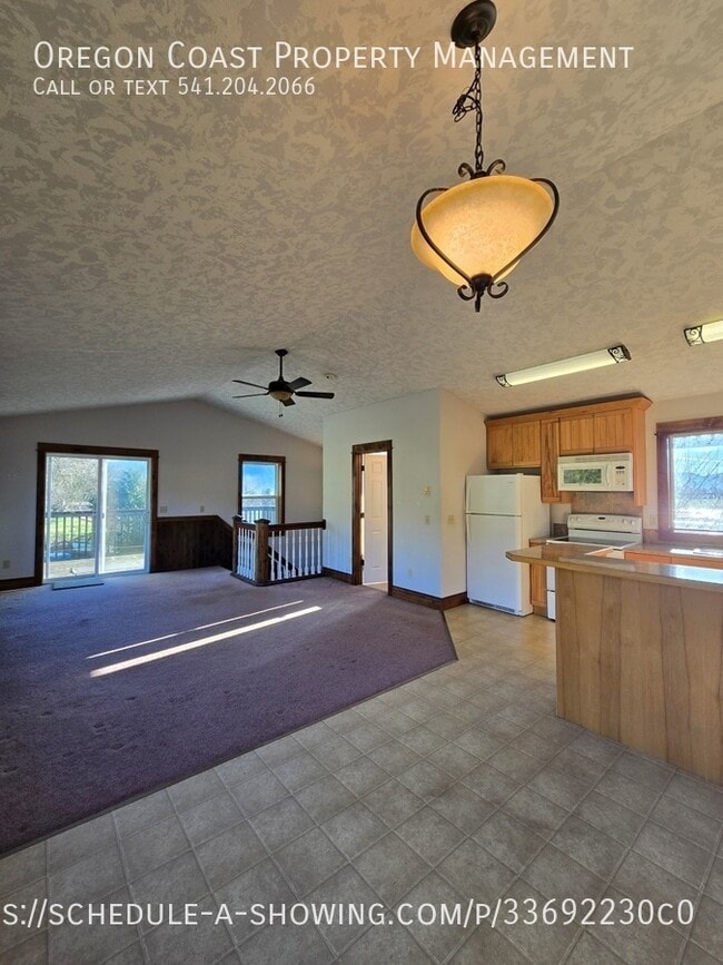 Building Photo - 1025 Wilson River Loop