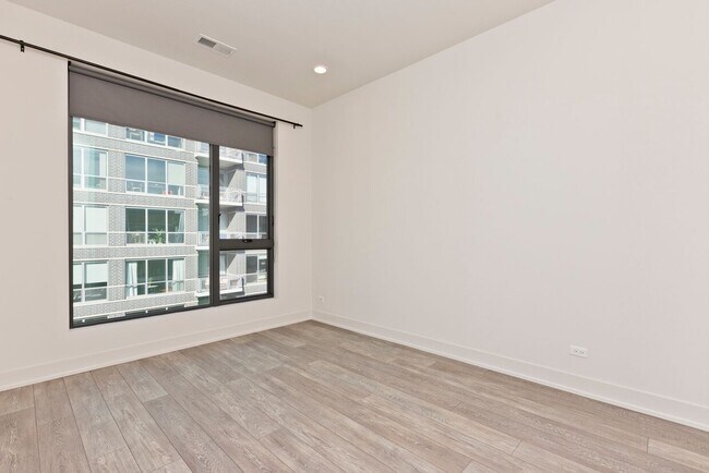 Building Photo - 853 North Larrabee #405 - Studio river North