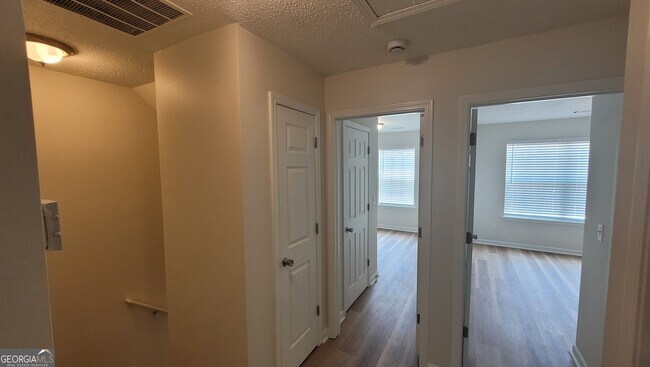 Building Photo - 625 Chase Ln
