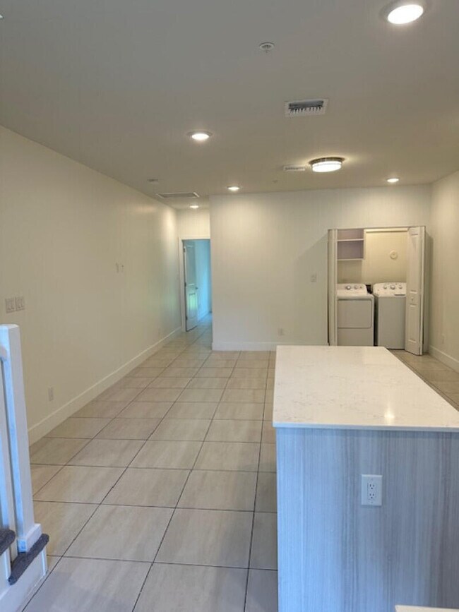 Building Photo - 3902 Melaleuca Ln