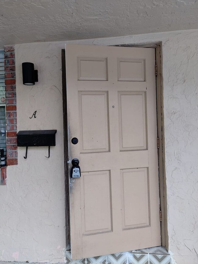 Building Photo - Beautifully Updated 2-Bedroom Home in Prim...