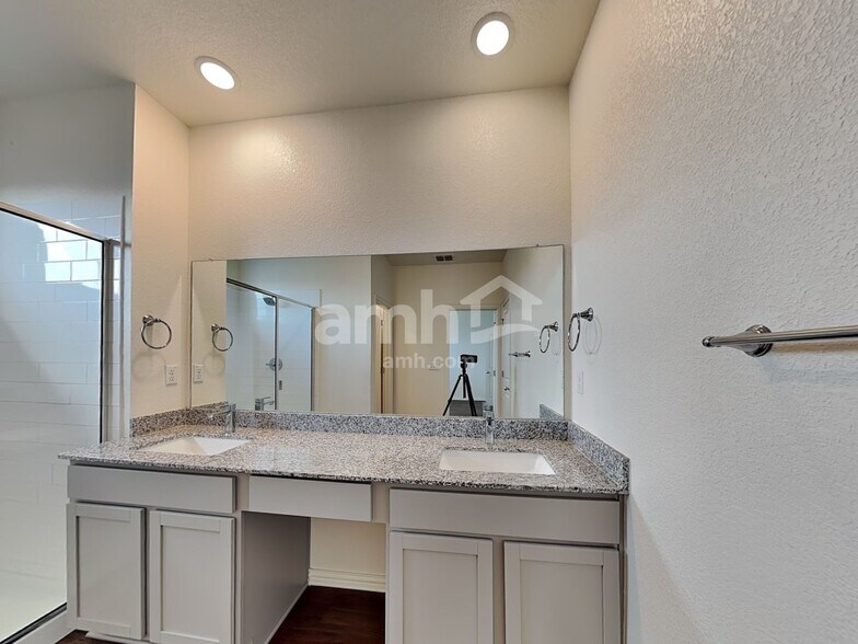 Building Photo - 2735 Geronimo Creek