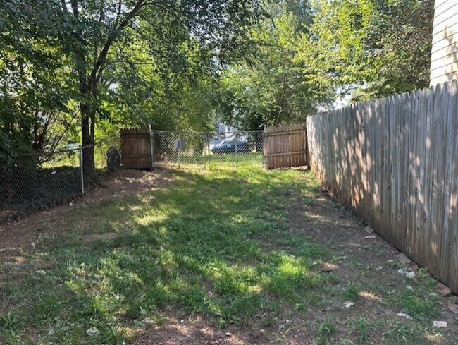 Building Photo - 162 E Louther St