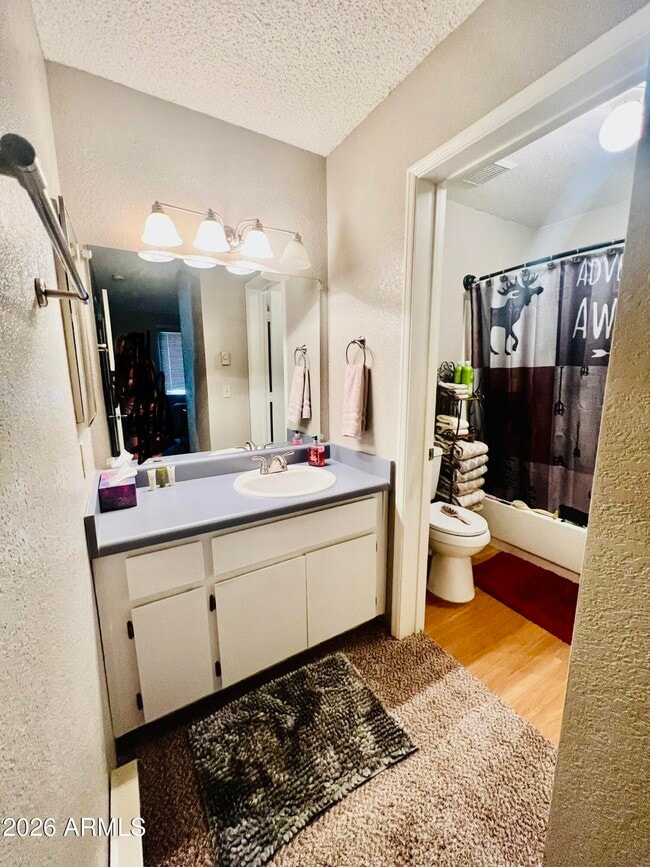 Building Photo - 2700 S White Mountain Rd