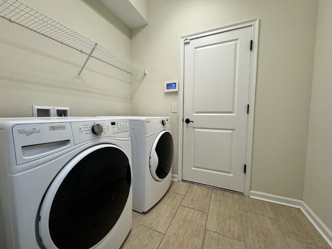 Building Photo - 3-Bed Home?Office room with Granite Touche...