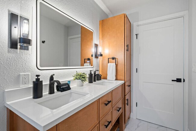 Building Photo - 115 Esther Dr