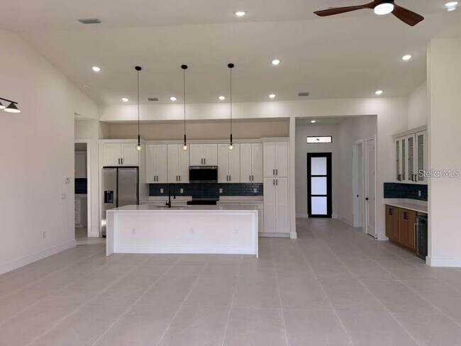 Building Photo - 10426 Live Oak Rd