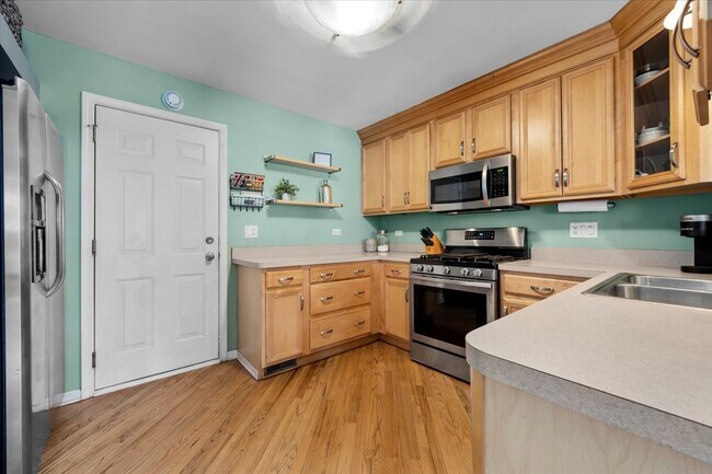 Building Photo - 907 Main St