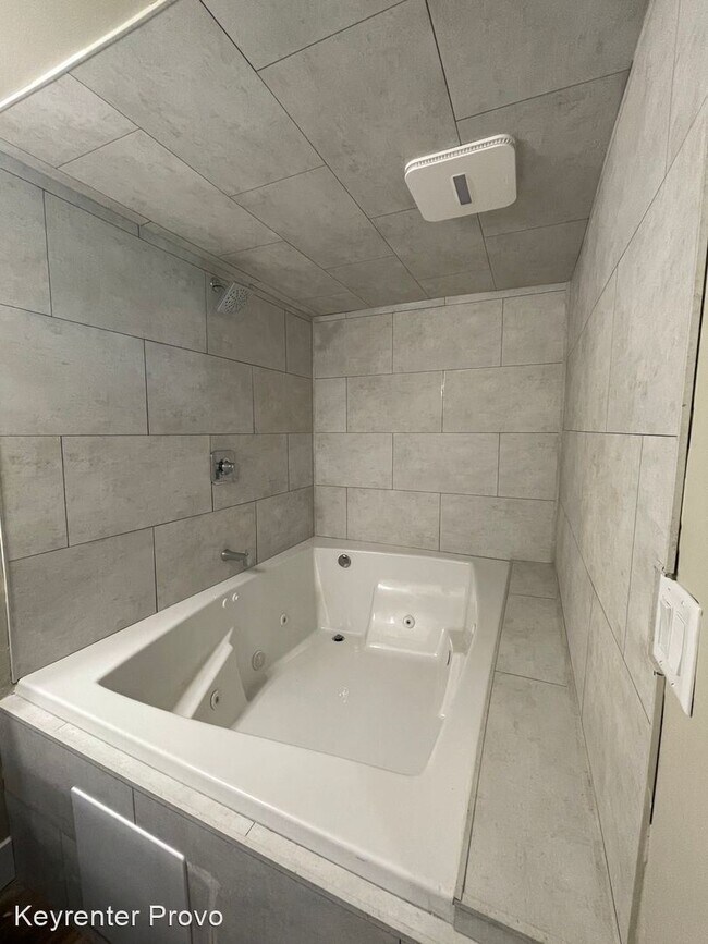 Building Photo - 4 br, 3.5 bath House - 876 s Aspen Loop