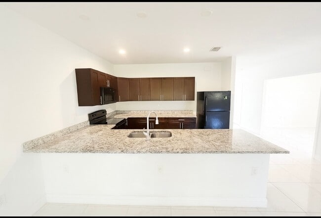 Building Photo - MUST SEE -2/2/1+OPEN DEN-DUPLEX IN GREENBR...