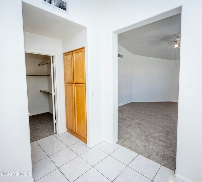 Building Photo - 3844 E Kings Ave