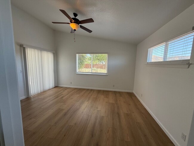 Building Photo - Great home in shandon