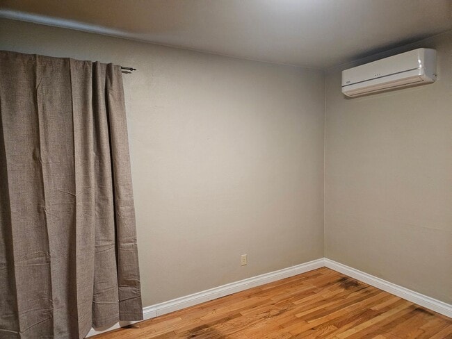 Building Photo - 4Bd/2Ba Two Story Home - For Viewing!