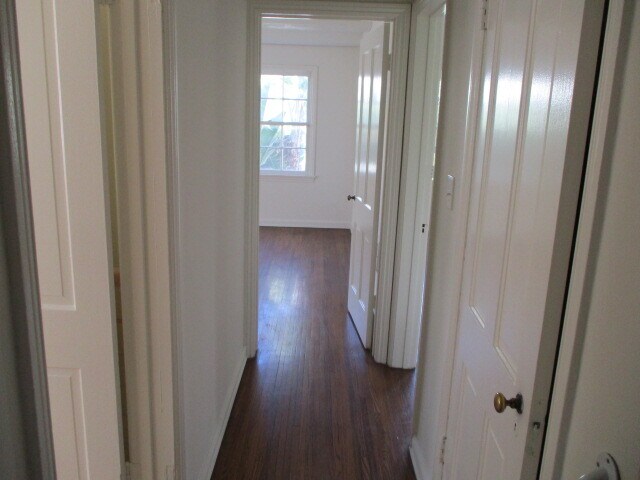 Building Photo - 1000 Tiverton Ave