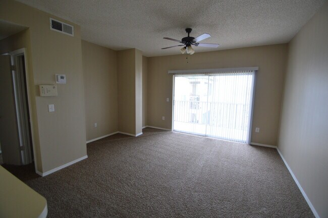 Building Photo - HALF OFF 1ST MONTHS RENT! The Landings 3rd...