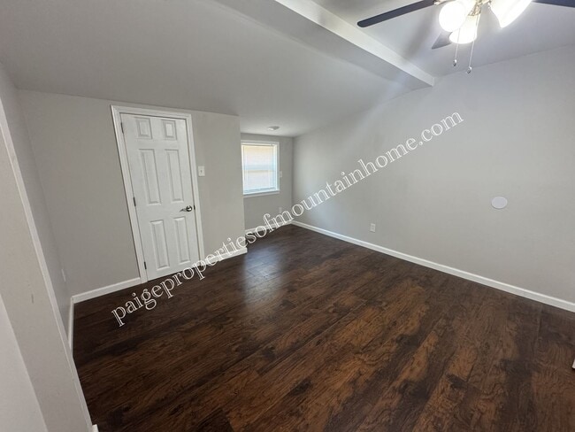 Building Photo - Charming 3 bed, 2 bath off Hwy 5 South