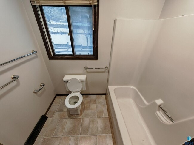 Building Photo - 4504 S Cliff Ave