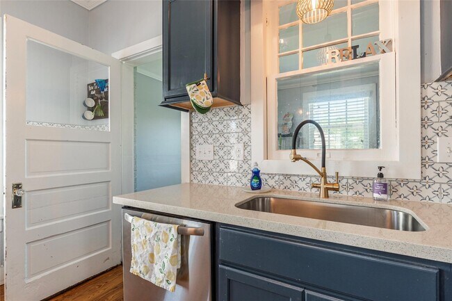 Building Photo - 4508 Avenue O 1/2