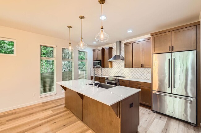 Primary Photo - Newly Remodeled 3Bed/3Bath Home in the Hea...