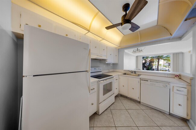 Building Photo - 1391 S Ocean Blvd