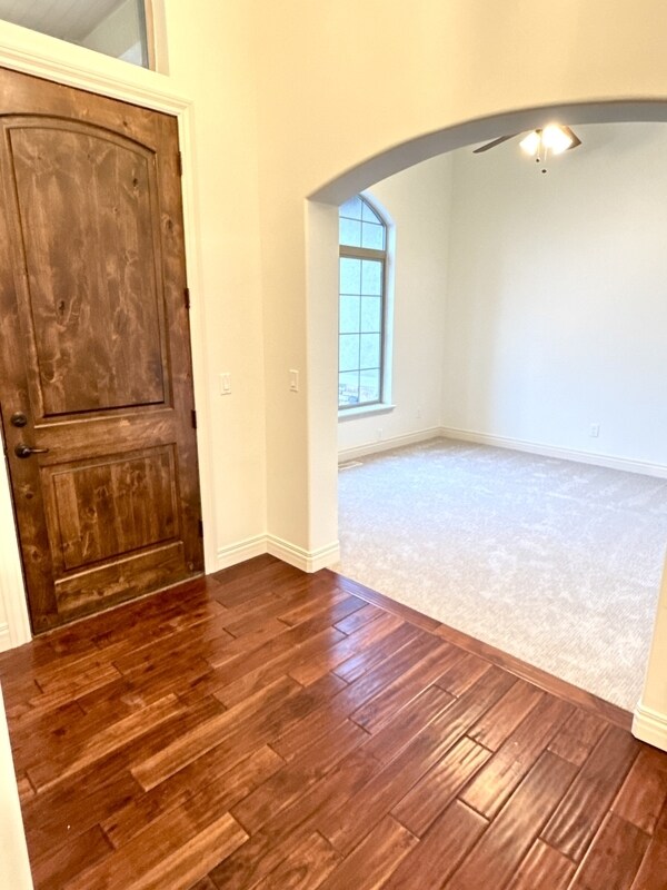 Building Photo - 14328 S Log Home Ln