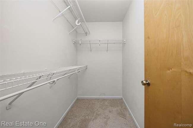 Building Photo - 2360 Pine View Dr