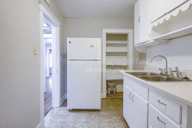 Building Photo - 513 Prospect Ave