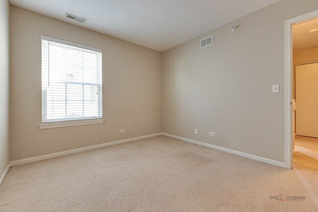 Building Photo - 2487 Dickens Dr