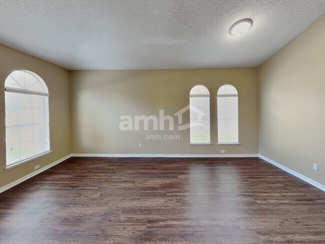 Building Photo - 1714 Cedar Lake Dr