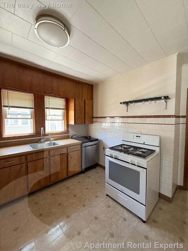Building Photo - 105 Bromfield Rd