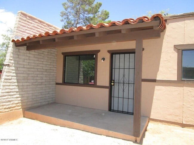 Building Photo - One Bedroom Townhome