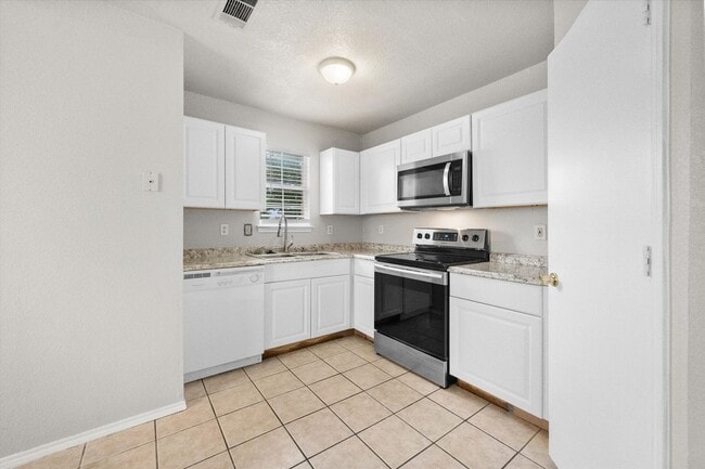 Building Photo - 612 Kings Way Dr