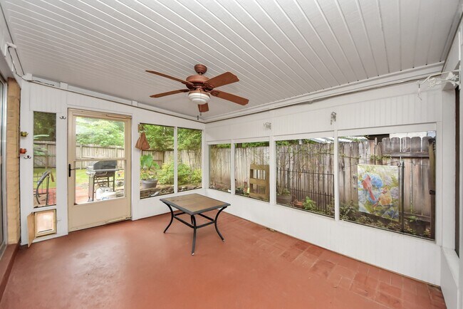 Building Photo - 18 N Deerfoot Cir