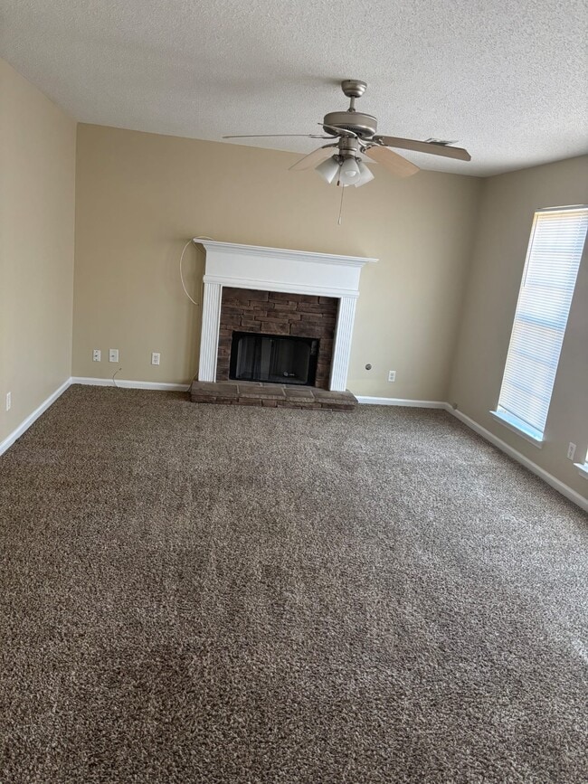 Building Photo - 121 Faybrook Dr