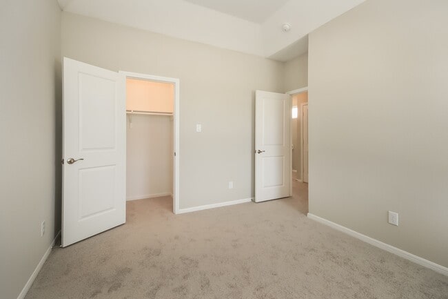 Building Photo - 18712 Crescent Trails Cir