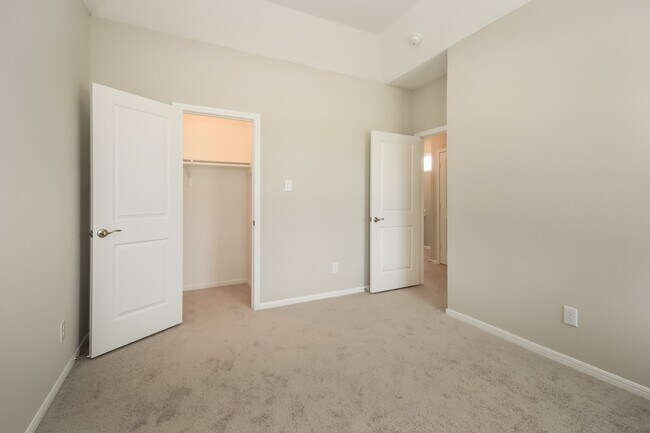 Building Photo - 9757 Stewart Springs Blvd