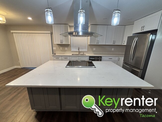 Building Photo - Newly Remodeled 3 Bedroom Home for Rent in Tacoma with Backyard and Garage!