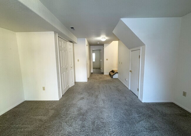 Building Photo - 6913 Yellowpine Dr